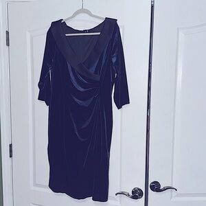 Leslie Fay Navy Velvet Long Sleeve Dress